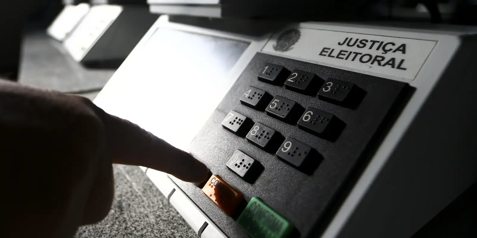 carmen-lucia-pede-que-eleitor-regularize-titulo-ate-19-de-maio carmen-lucia-pede-que-eleitor-regularize-titulo-ate-19-de-maio
