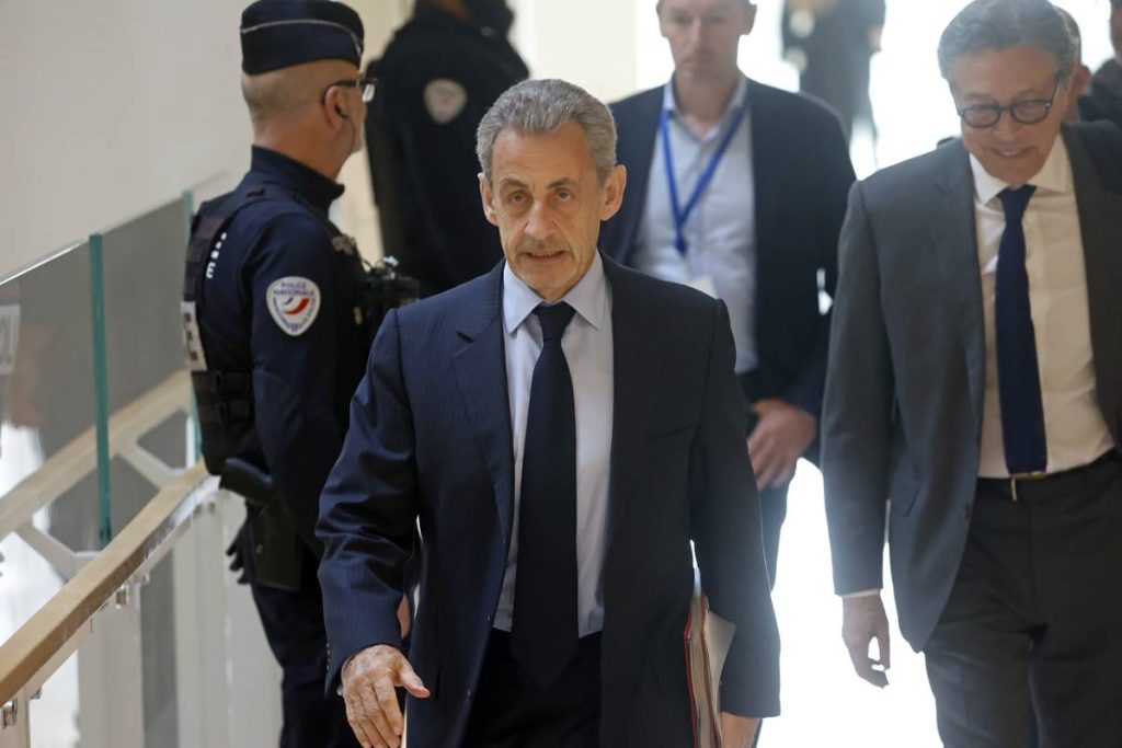 sarkozy-recebe-liberdade-condicional-e-tira-tornozeleira-eletronica