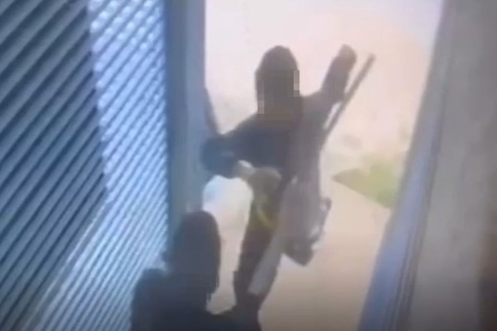 com-facao,-adolescente-ataca-jovem-por-causa-de-divida-de-r$-30-em-go