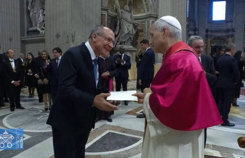 alckmin-disse-que-conversou-com-papa-leao-xiv-em-“portunhol”