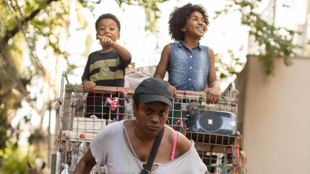 novo-filme-de-anna-muylaert,-a-melhor-mae-do-mundo,-abre-cine-pe