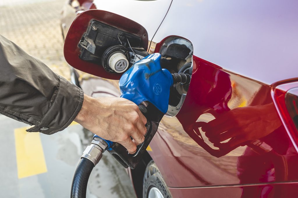 gasolina-passa-a-ter-mais-etanol:-o-que-muda-e-como-pode-afetar-carros-e-motos?