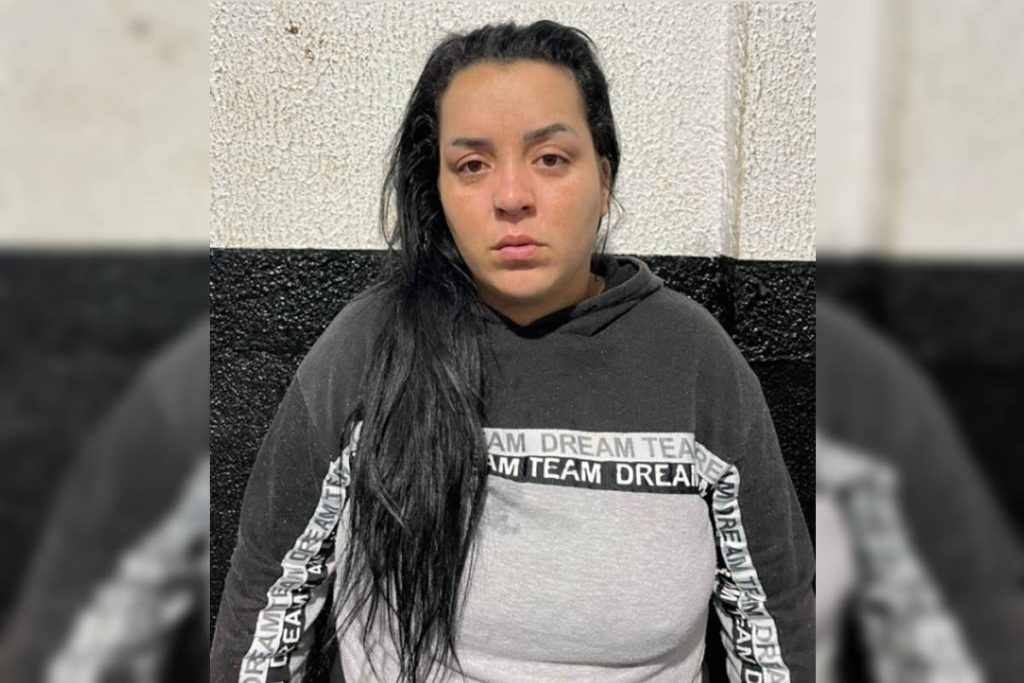 chorando,-mulher-e-presa-apos-furtar-r$-40-mil-em-oculos-de-shopping