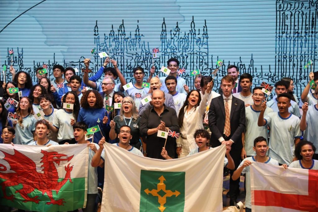 ibaneis-orienta-jovens-da-rede-publica-que-participarao-de-intercambio