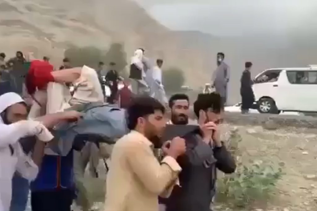 videos-mostram-resgate-de-feridos-apos-forte-terremoto-no-afeganistao