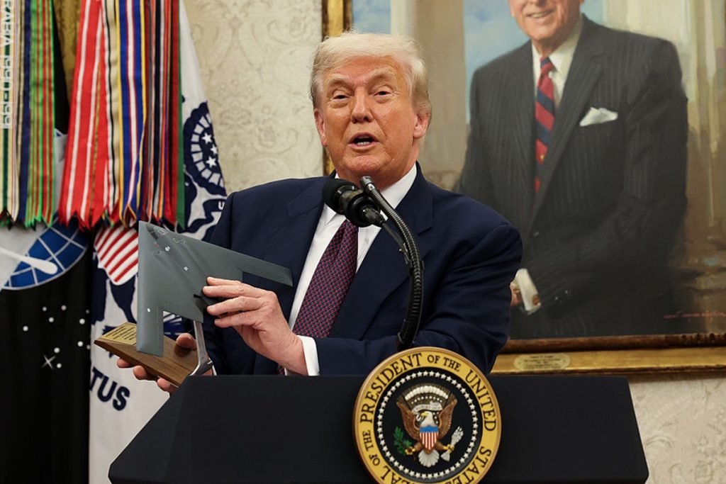 trump-reaparece-apos-rumores-sobre-saude-e-manda-recado-ao-brasil