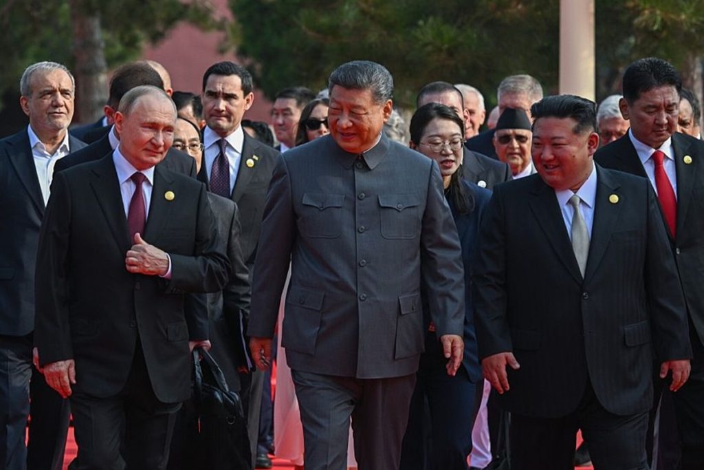 ao-lado-de-putin,-xi-diz-que-mundo-enfrenta-escolha-entre-paz-e-guerra