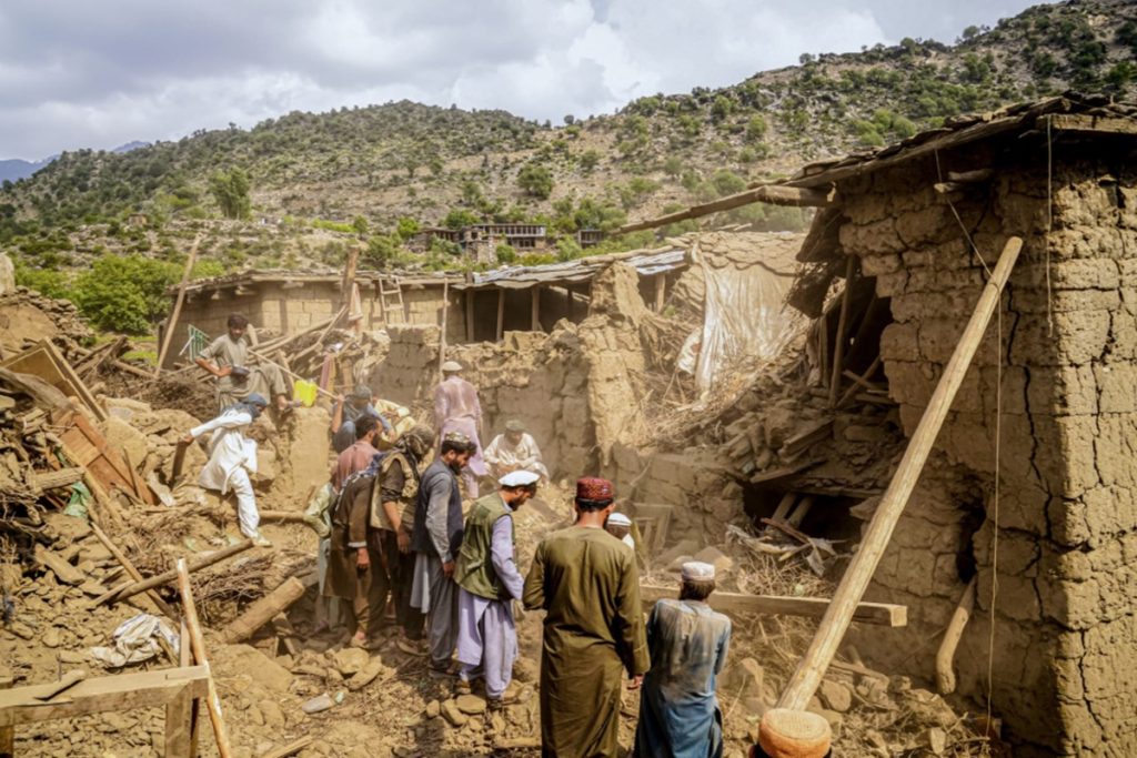 afeganistao:-terremoto-deixou-mais-de-2-mil-mortos,-diz-o-taliba