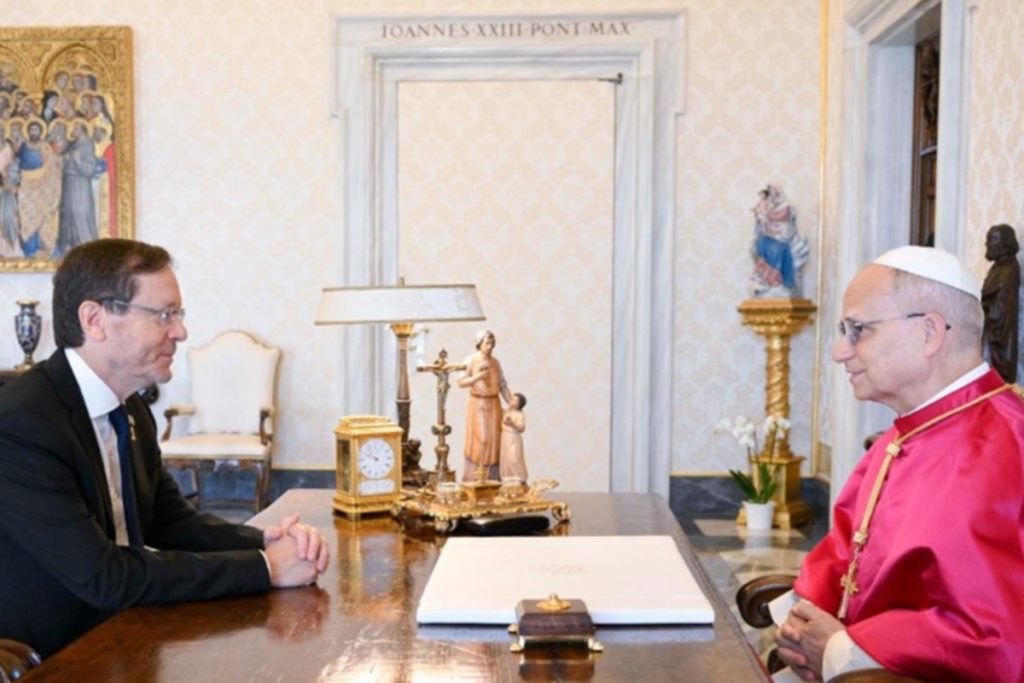 papa-recebe-presidente-de-israel-e-pede-cessar-fogo-em-gaza