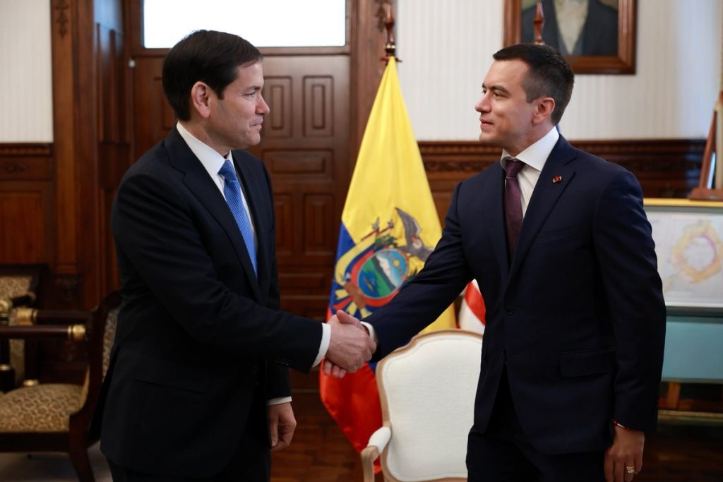 equador-da-“carta-branca”-para-eua-agir-no-pais-contra-carteis