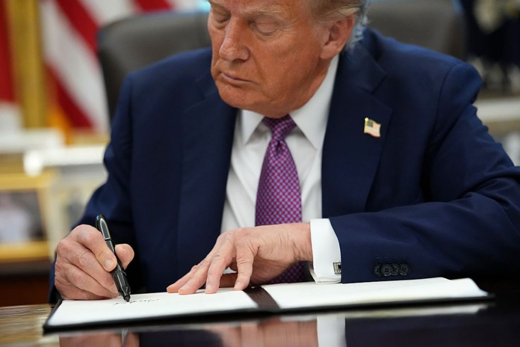 trump-muda-nome-do-departamento-de-defesa-para-departamento-de-guerra