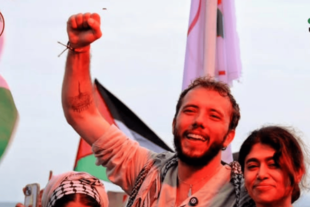 “por-um-milagre-ninguem-morreu”,-diz-ativista-que-teve-barco-atacado