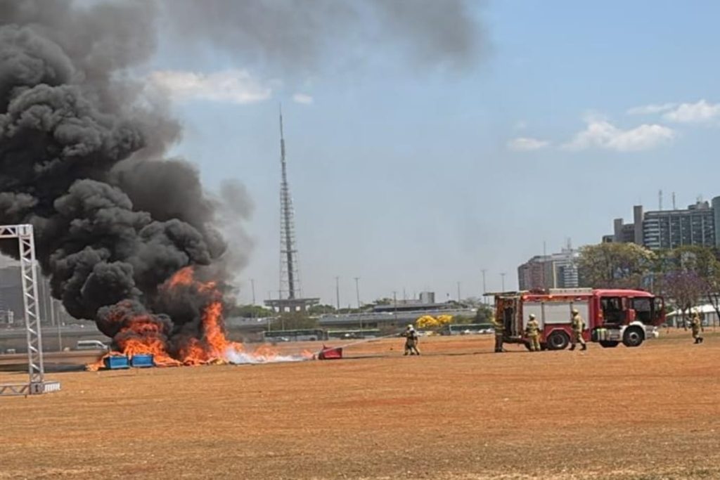 banheiros-quimicos-pegam-fogo-e-fumaca-densa-toma-conta-da-esplanada