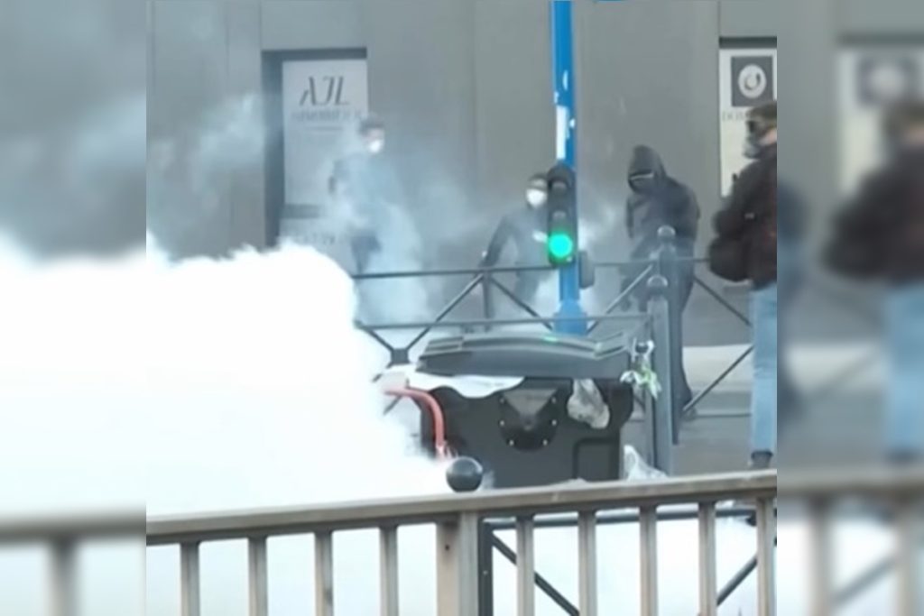 policia-dispara-gas-lacrimogeneo-contra-manifestantes-na-franca.-video
