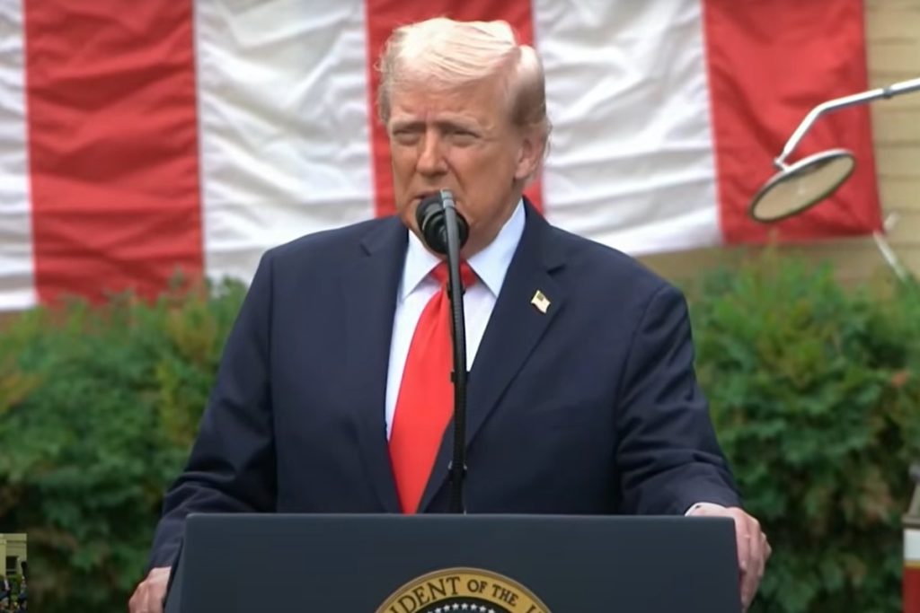 eua:-trump-cita-charlie-kirk-em-homenagem-as-vitimas-do-11/9
