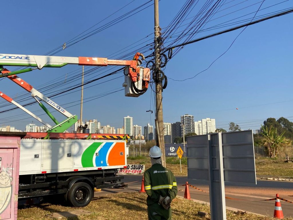 neoenergia-retira-3-toneladas-de-cabos-clandestinos-das-ruas-do-df
