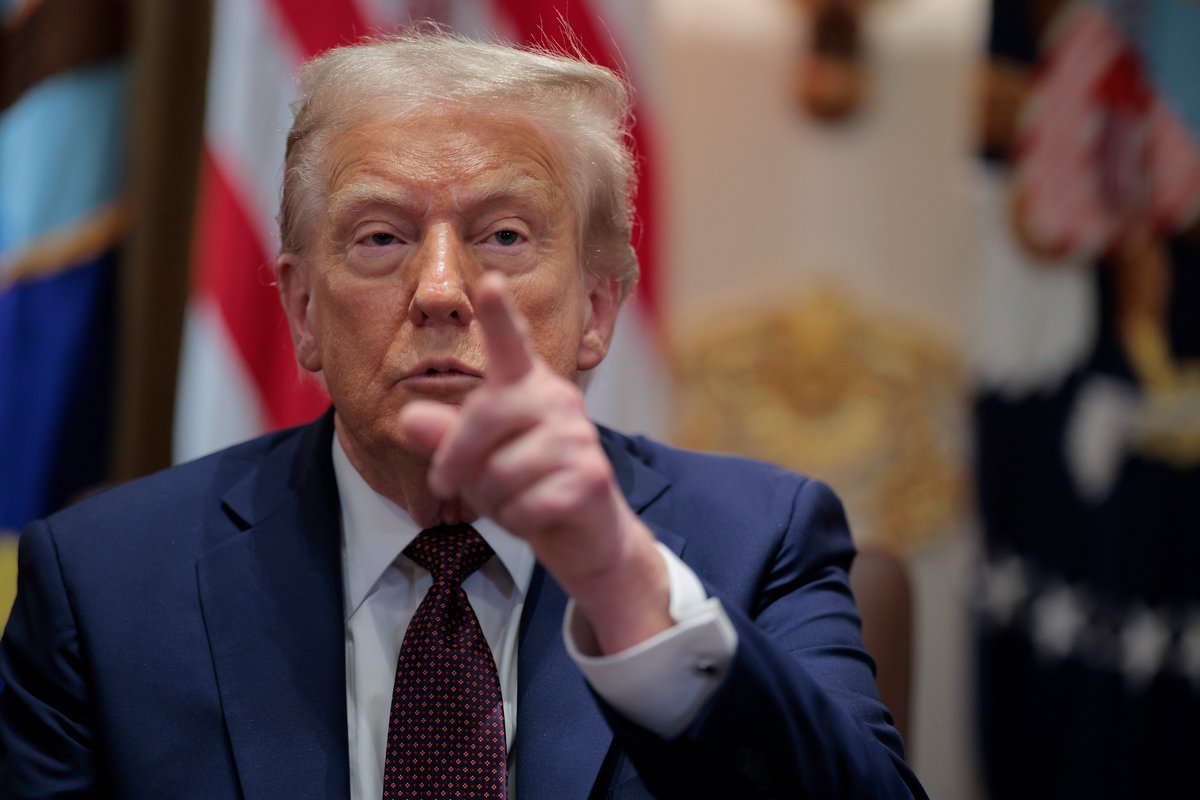 trump-se-manifesta-sobre-condenacao-de-bolsonaro:-“insatisfeito”