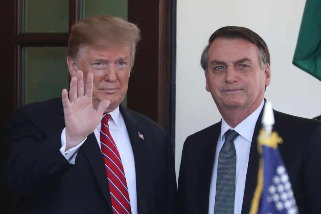 trump-se-manifesta-sobre-condenacao-de-bolsonaro:-“surpreendente”