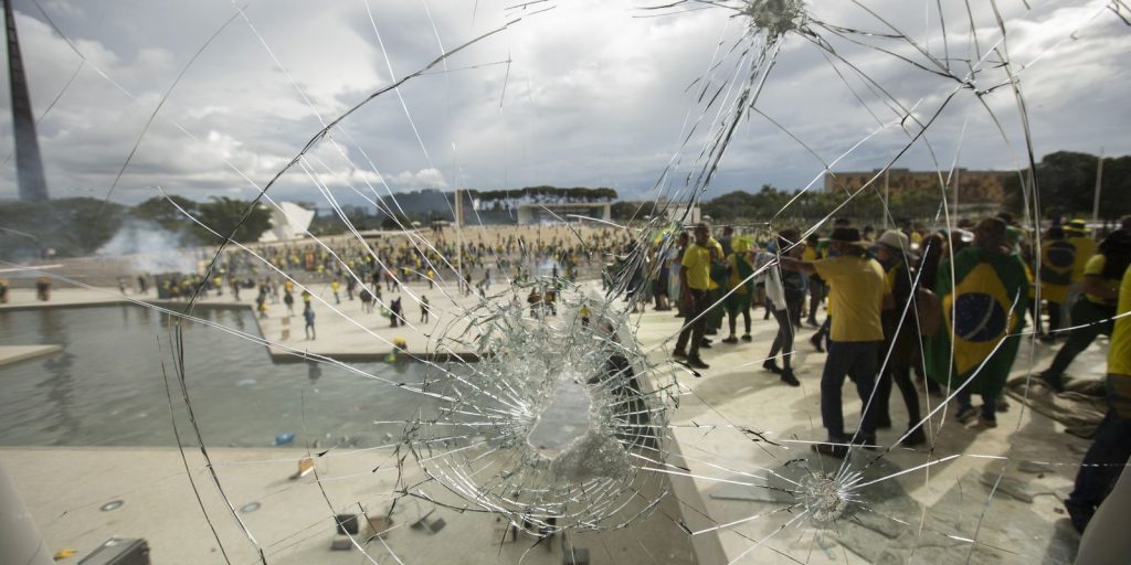 bolsonaro-e-aliados-deverao-pagar-r$-30-milhoes-pela-depredacao-no-8/1