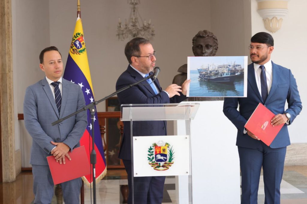 regime-maduro-acusa-eua-de-atacar-barco-de-pesca-da-venezuela