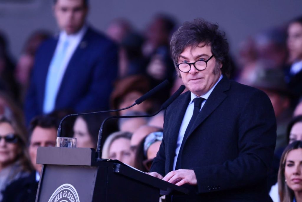 milei-elogia-trump-por-paz-em-gaza-e-cobra-corpo-de-refem-argentino