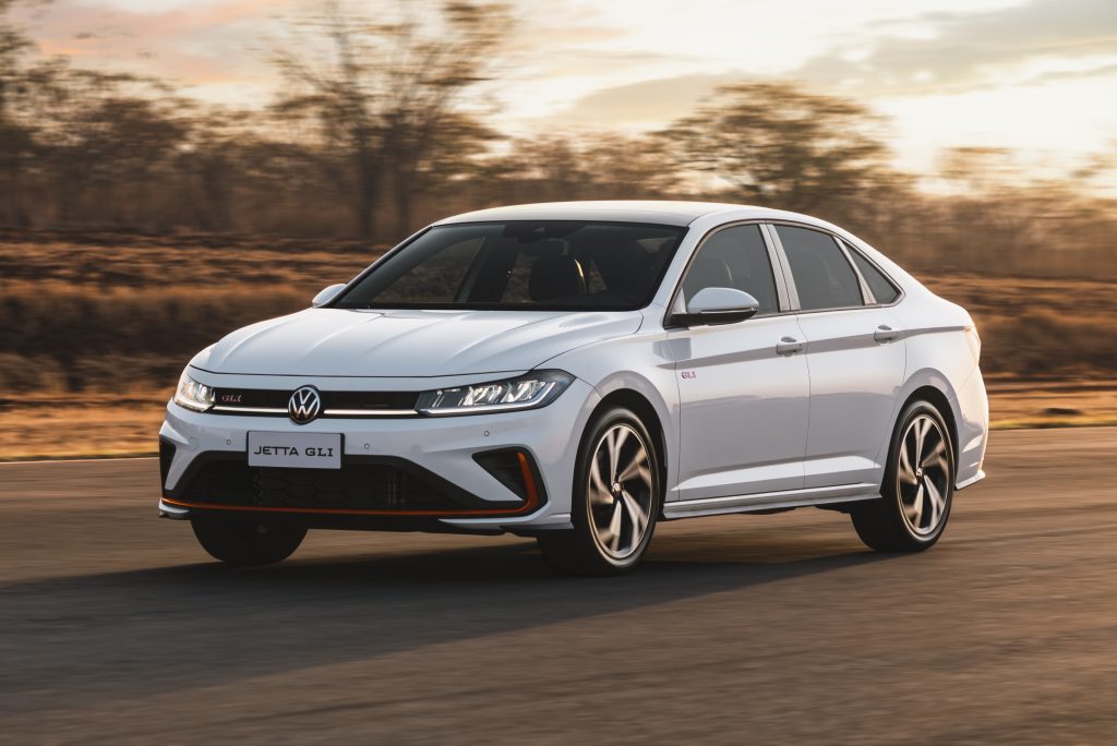 volkswagen-jetta-gli-2026-estreia-em-novembro-por-r$-269.990;-saiba-tudo-sobre-o-seda
