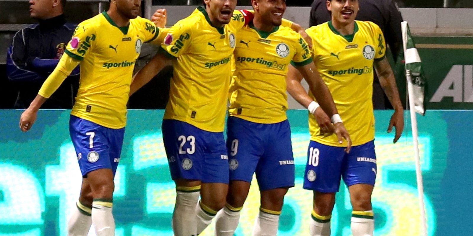 brasileiro:-palmeiras-goleia-bragantino-e-permanece-com-folga-na-ponta brasileiro:-palmeiras-goleia-bragantino-e-permanece-com-folga-na-ponta