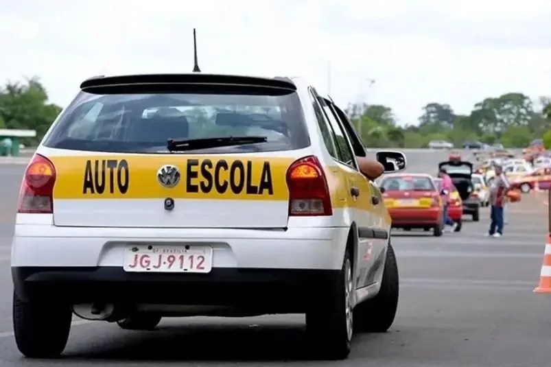 cnh-podera-ser-obtida-sem-autoescola-e-com-exame-em-carro-automatico cnh-podera-ser-obtida-sem-autoescola-e-com-exame-em-carro-automatico