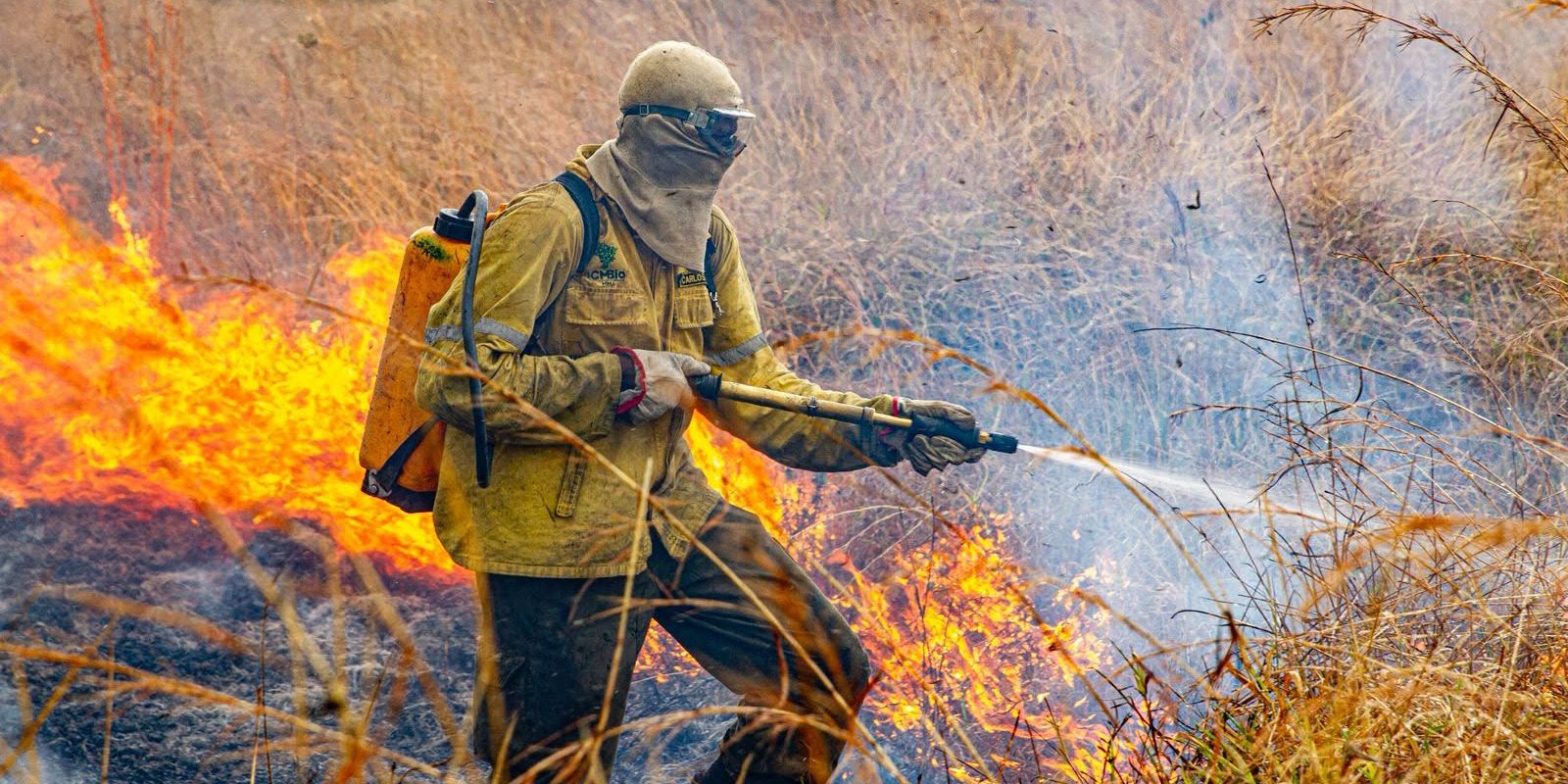 raios-provocam-novo-foco-de-incendio-na-chapada-dos-veadeiros raios-provocam-novo-foco-de-incendio-na-chapada-dos-veadeiros
