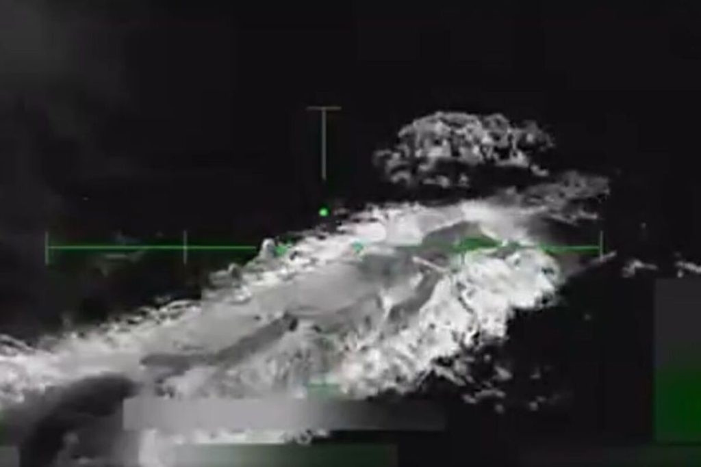 trump-diz-que-exercito-destruiu-submarino-com-fentanil.-video