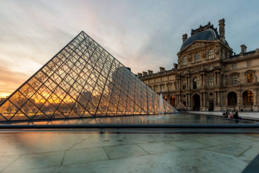 louvre:-ladroes-experientes-roubaram-joias-“inestimaveis”,-diz-governo