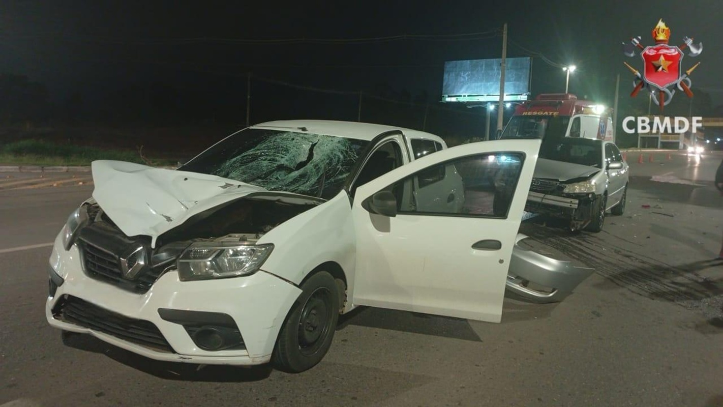 atropelamento-na-epnb-termina-com-pedestre-morto-e-batida-entre-carros atropelamento-na-epnb-termina-com-pedestre-morto-e-batida-entre-carros