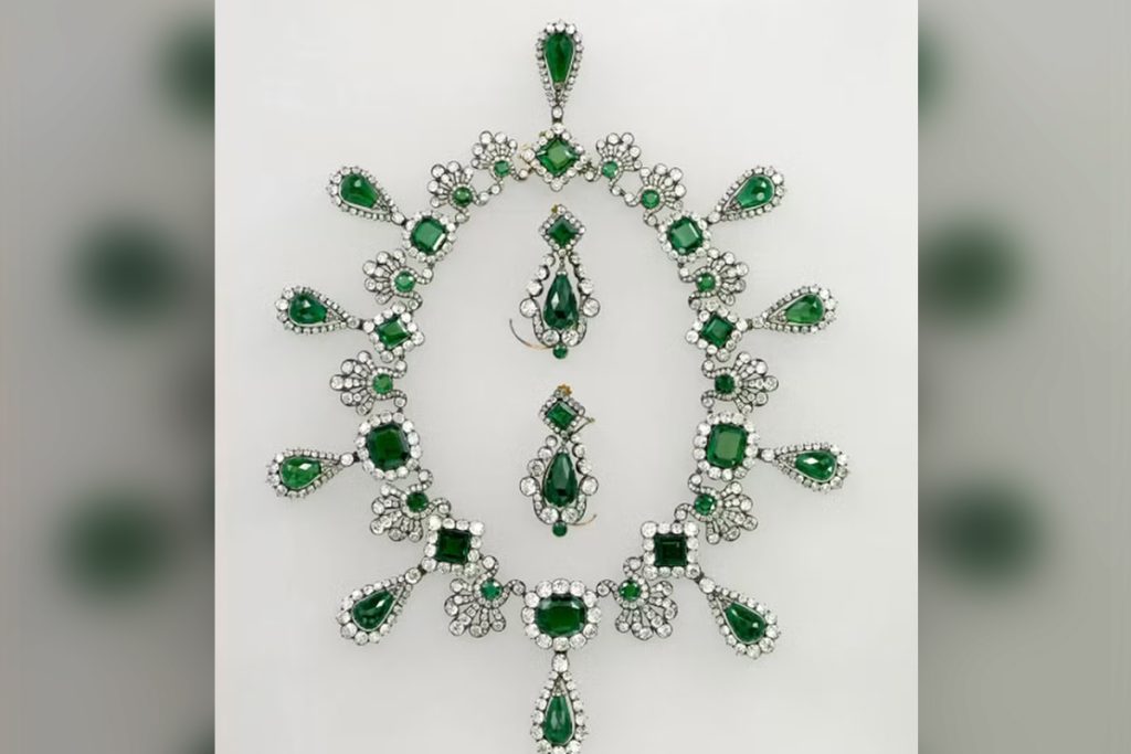 autoridades-francesas-revelam-valor-de-joias-roubadas-no-louvre;-saiba