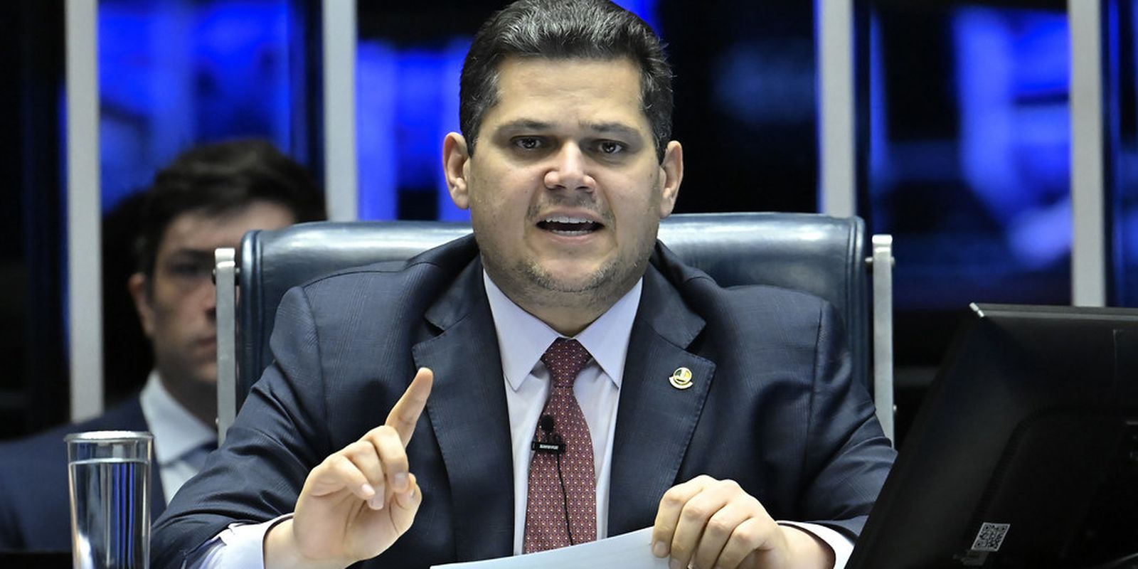 senado-adia-votacao-de-lei-que-tira-resposta-a-tarifaco-do-teto-fiscal senado-adia-votacao-de-lei-que-tira-resposta-a-tarifaco-do-teto-fiscal
