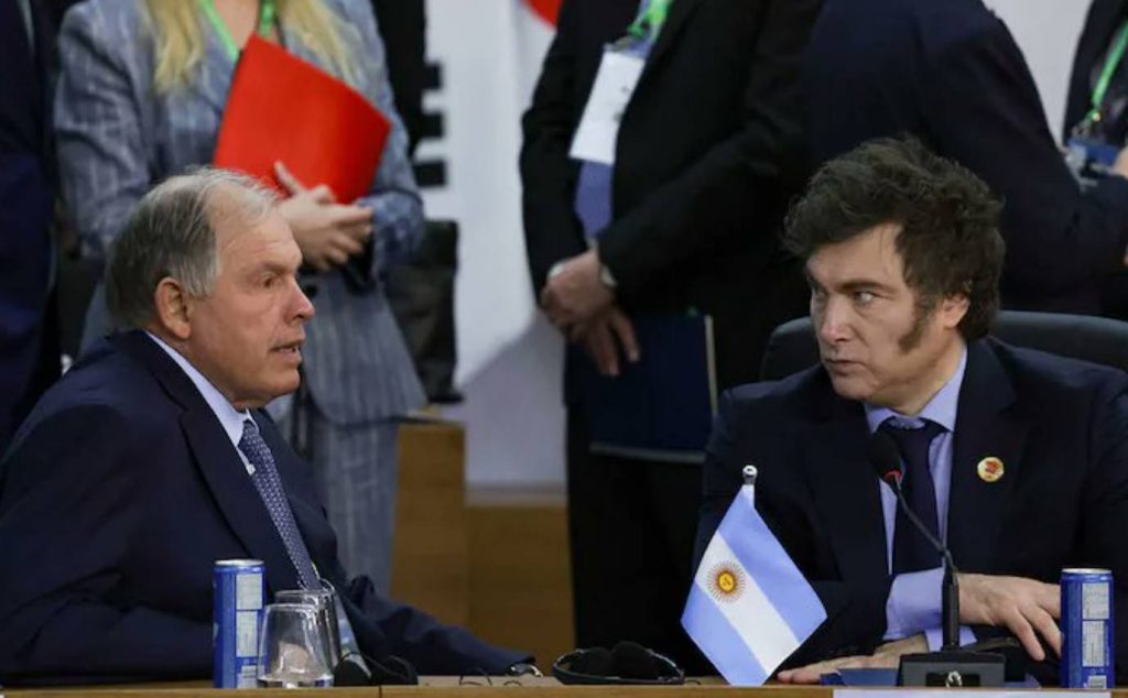 argentina:-chanceler-entrega-cargo-a-milei-em-meio-a-crise-economica