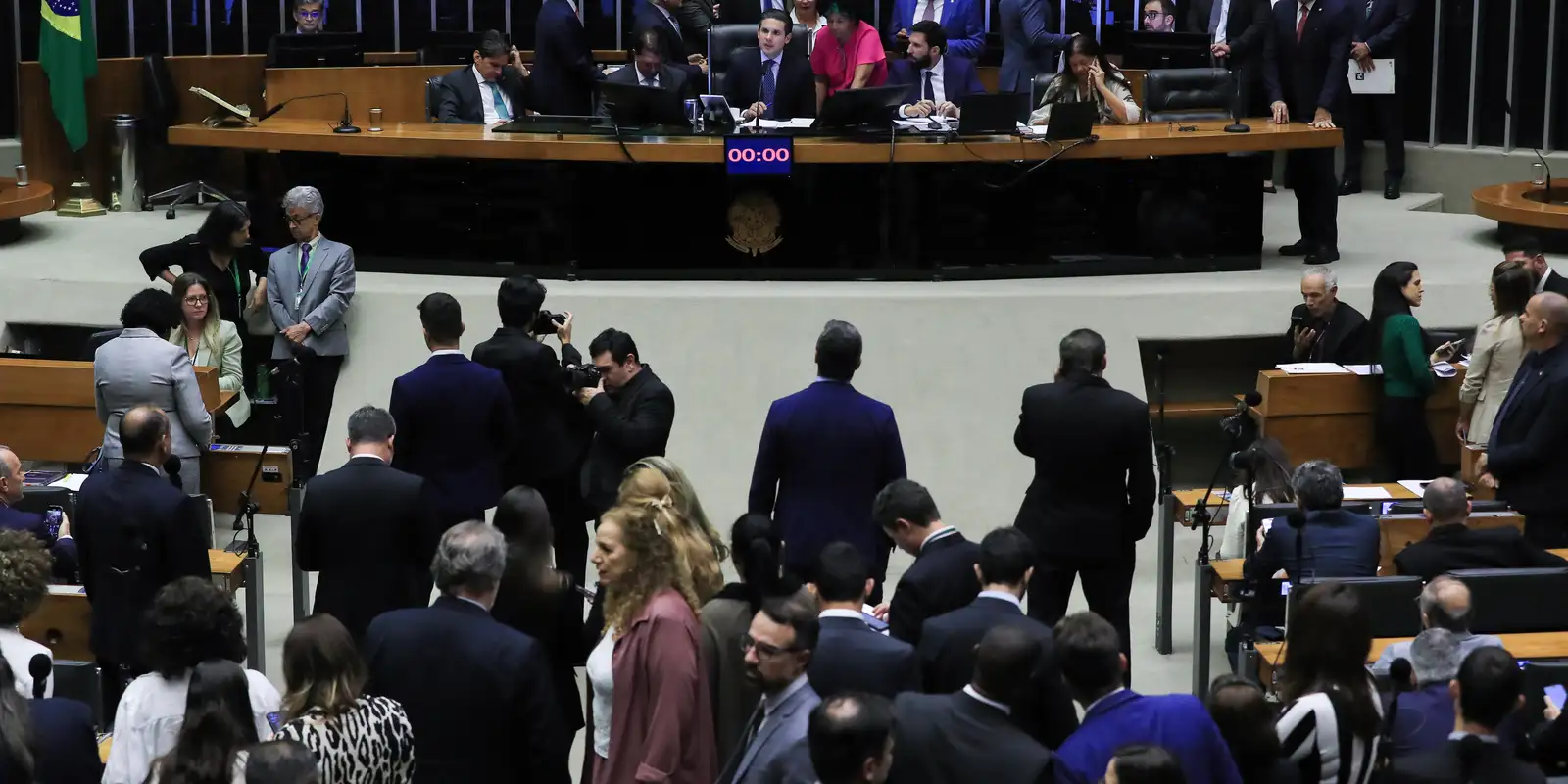 camara-aprova-urgencia-para-votar-projeto-que-cria-bancada-crista camara-aprova-urgencia-para-votar-projeto-que-cria-bancada-crista
