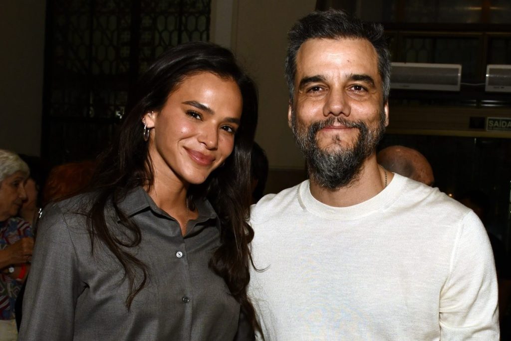 wagner-moura-reune-famosos-para-estreia-de-peca-no-rio-de-janeiro