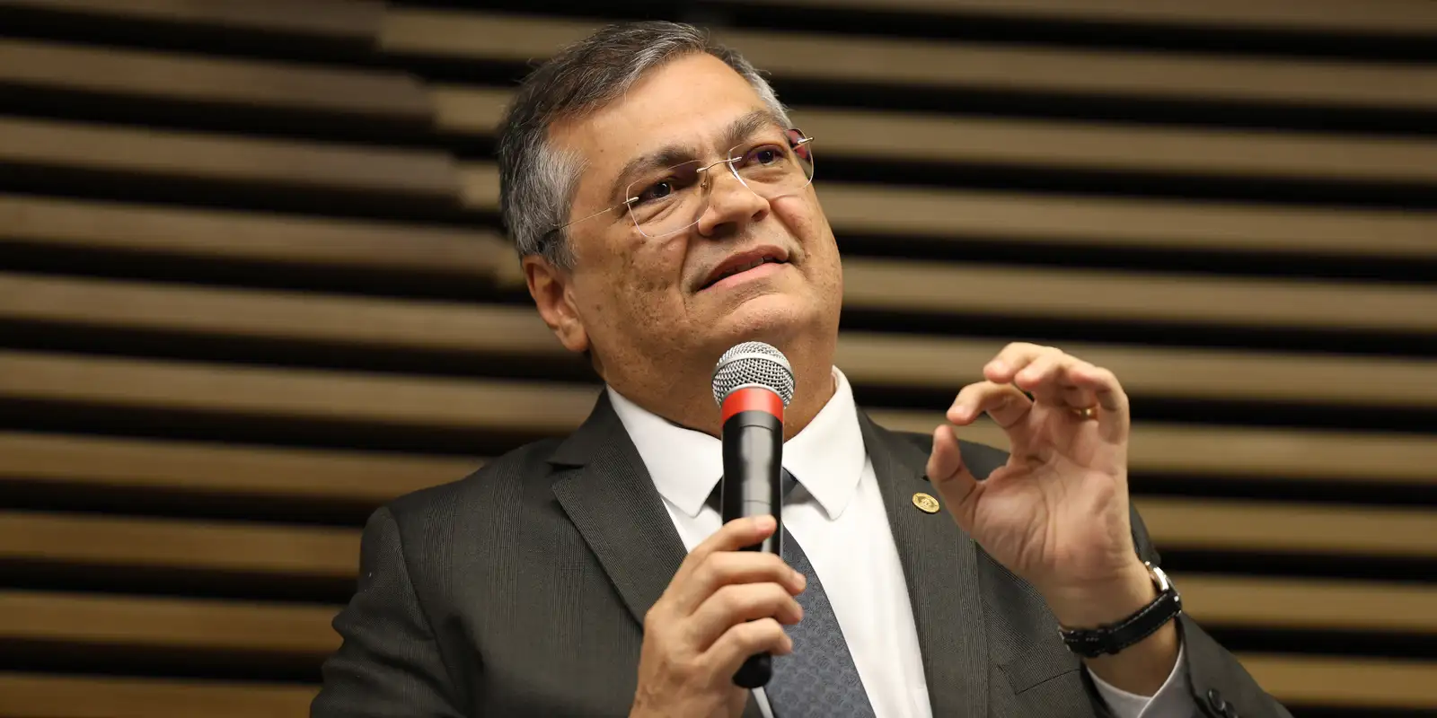 eventuais-crimes-em-emendas-pix-antigas-serao-apurados,-garante-dino eventuais-crimes-em-emendas-pix-antigas-serao-apurados,-garante-dino