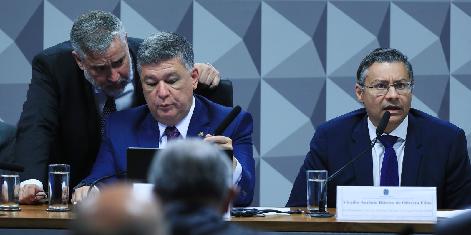 ex-procurador-do-inss-nao-responde-perguntas-do-relator-na-cpmi ex-procurador-do-inss-nao-responde-perguntas-do-relator-na-cpmi