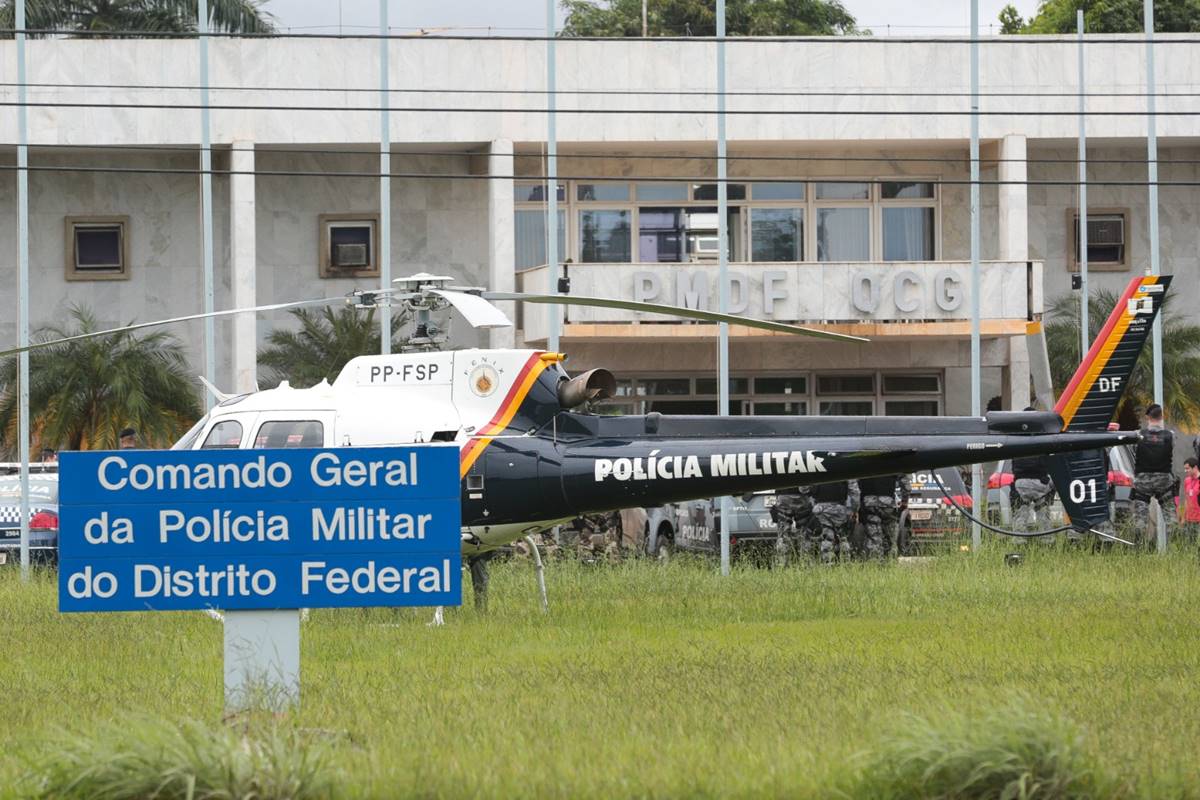 erramos:-pmdf-nao-comprou-quadros-com-rosto-de-bolsonaro erramos:-pmdf-nao-comprou-quadros-com-rosto-de-bolsonaro