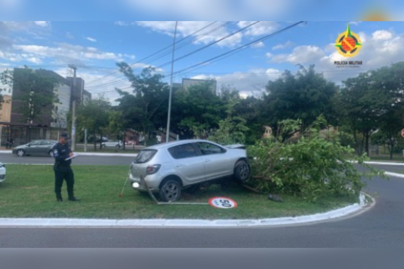 homem-entra-em-surto-apos-acidente-e-se-esconde-em-buraco-no-df homem-entra-em-surto-apos-acidente-e-se-esconde-em-buraco-no-df