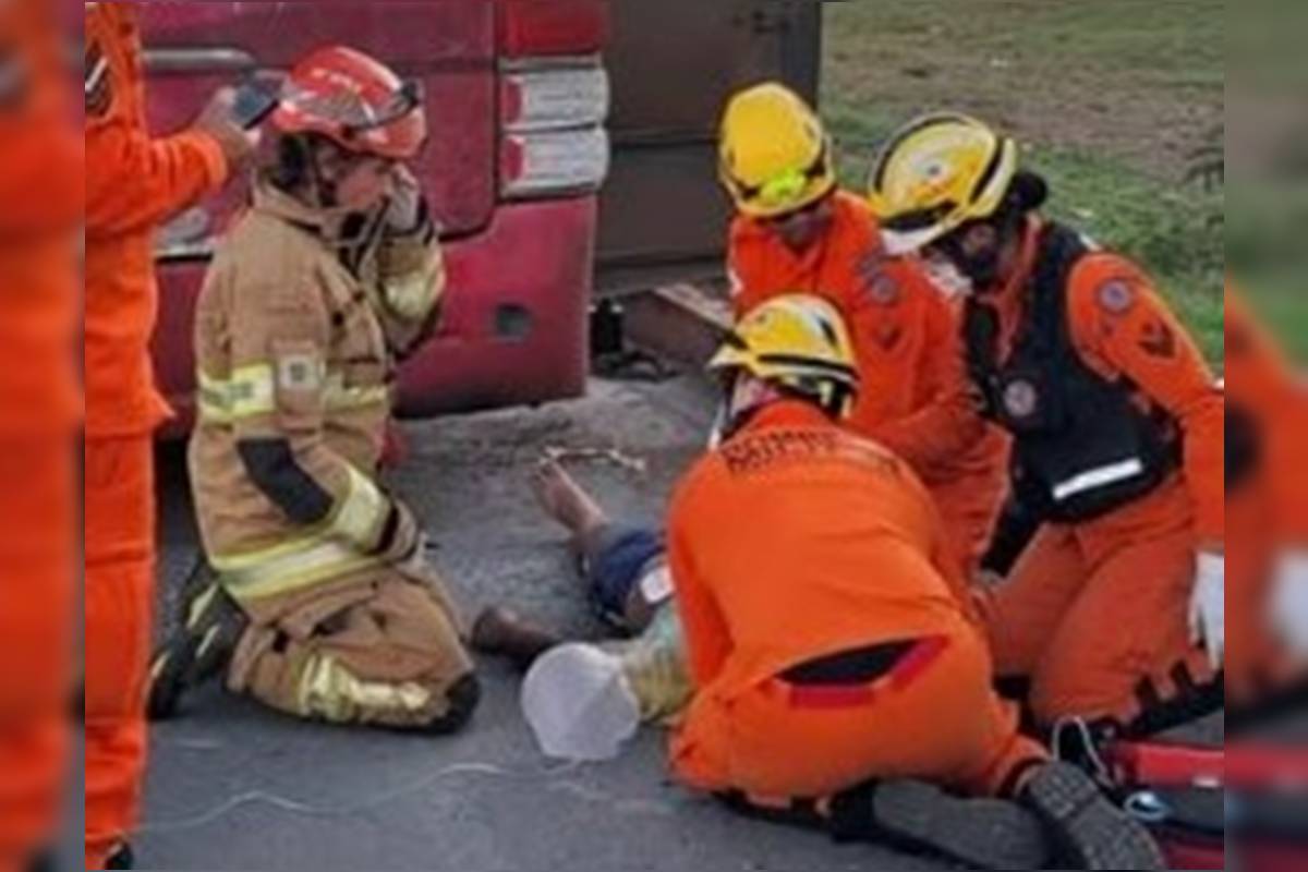 veja-resgate-de-homem-que-morreu-ao-trocar-pneu-de-onibus-de-cantora veja-resgate-de-homem-que-morreu-ao-trocar-pneu-de-onibus-de-cantora