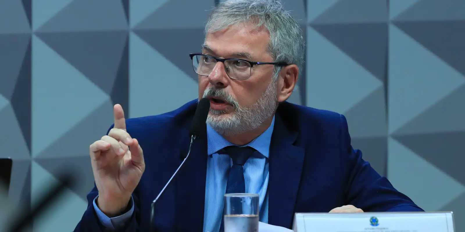 ex-diretor-do-inss-nega-vinculo-politico-em-depoimento-a-cpi ex-diretor-do-inss-nega-vinculo-politico-em-depoimento-a-cpi