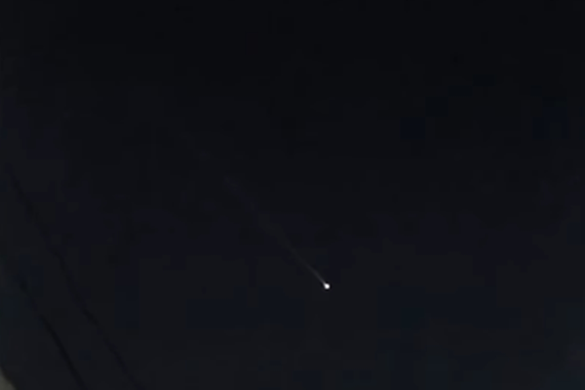 meteoro?-objeto-luminoso-e-visto-no-ceu-de-brasilia-na-noite-desta-2a meteoro?-objeto-luminoso-e-visto-no-ceu-de-brasilia-na-noite-desta-2a