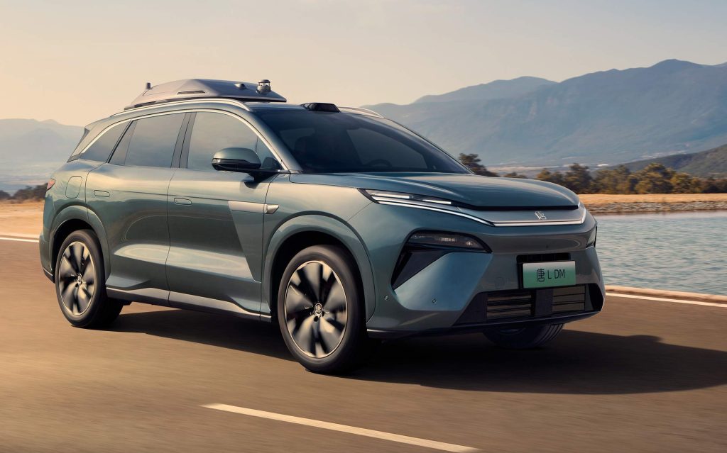 byd-lancara-marca-no-salao-do-automovel-e-confirma-estreia-de-suv-hibrido-maior-que-song-plus