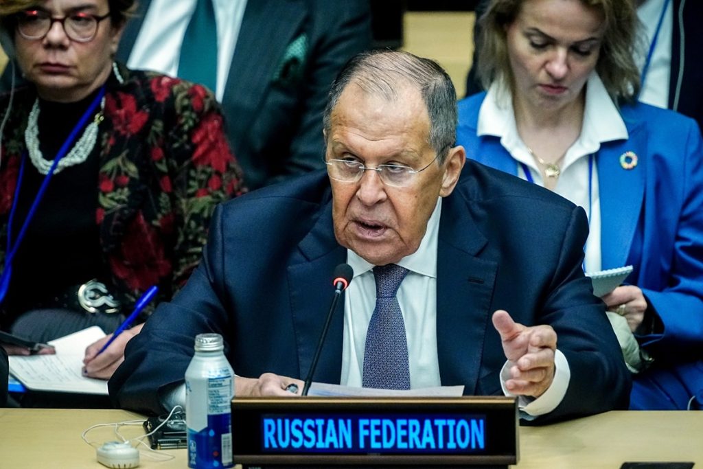 sergey-lavrov:-“ocidente-nao-negocia-em-pe-de-igualdade-com-a-eurasia”