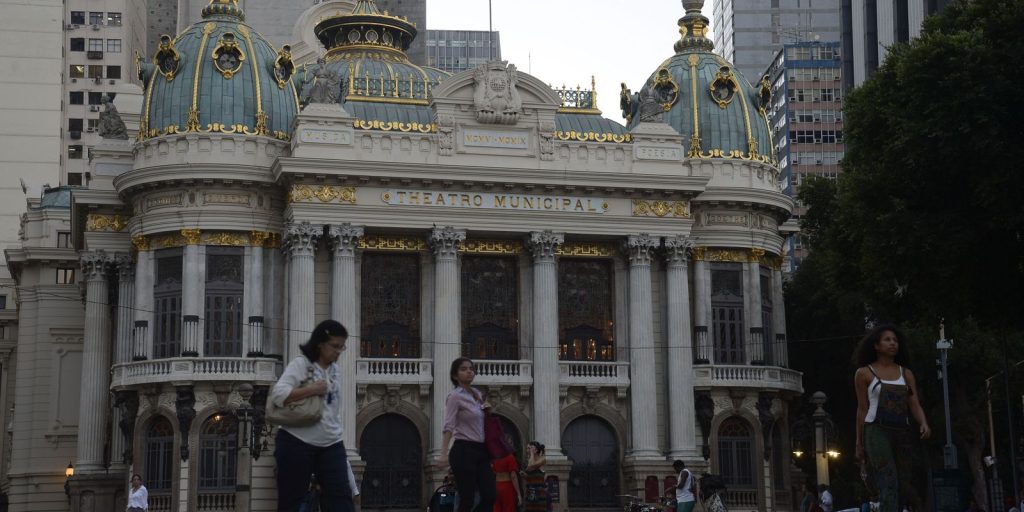 theatro-municipal-do-rio-exibe-frida-ate-o-dia-31