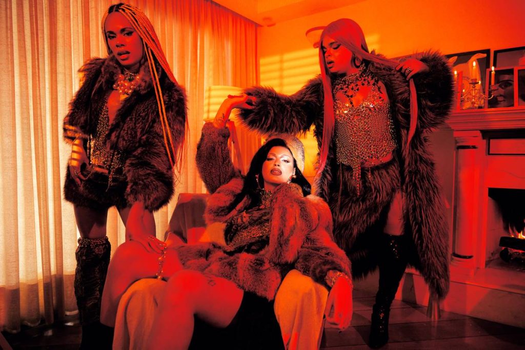 katy-da-voz-sobre-primeiro-show-em-brasilia:-“com-sangue-nos-olhos”