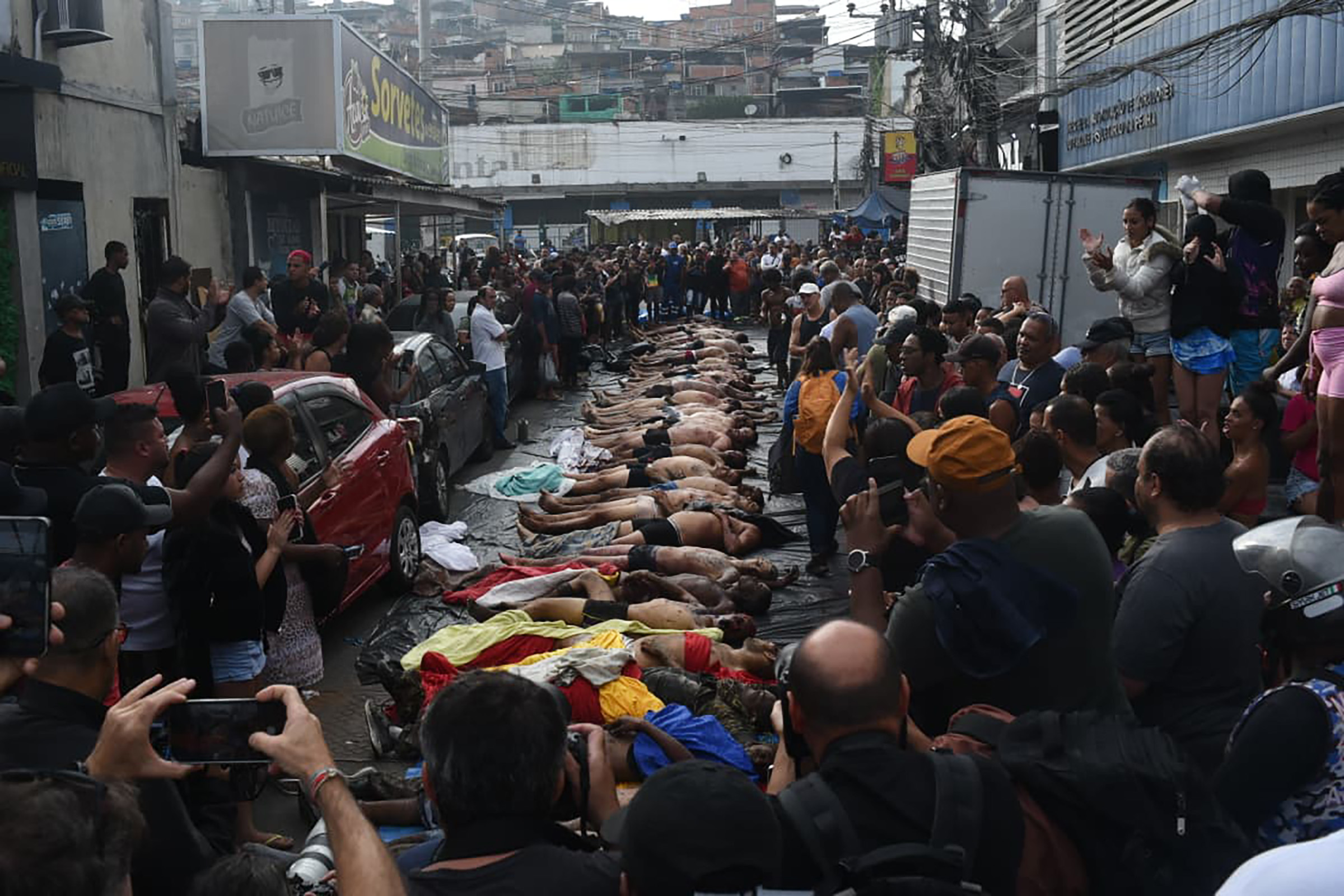 imprensa-internacional-envia-equipes-e-repercute-megaoperacao-no-rj imprensa-internacional-envia-equipes-e-repercute-megaoperacao-no-rj