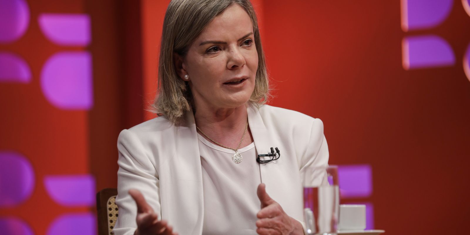 gleisi-diz-que-politicos-de-direita-querem-eua-intervindo-no-brasil gleisi-diz-que-politicos-de-direita-querem-eua-intervindo-no-brasil